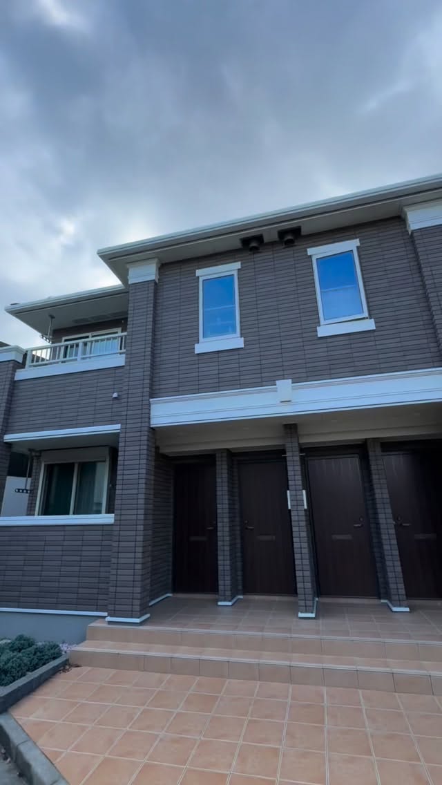 🫲他の物件はこちらから ▷ 面　積 ：37.74㎡ ▷ 間取り ：1LDK（洋3.6・LDK11.8）
―オススメポイント― ・郡元電停まで徒歩3分🚋 通勤・通学に便利 ・NURO光＆ネット無料で快適Wi-Fi環境 ・ペット可＆防犯カメラ・ホームセキュリティ完備 ・追い焚き・浴室乾燥機・システムキッチンなど設備充実 ・家具家電レンタル利用OK🪑 ・・・・・・・・・・・・・・・・・・・・
【物件の詳細はこちら】 ▷ 賃　料 ：64,000円 ▷ 管理費 ：2,300円 ▷ 敷　金 ：なし ▷ 礼　金 ：なし ▷ 賃貸保証料：契約時22,000円＋月額賃料の2.2% ▷ 所在地 ：鹿児島市郡元2丁目10-31 ▷ 交　通 ：市電「郡元」徒歩3分／JR「郡元」徒歩9分 ▷ 築年数 ：2020年9月築　2階建1階部分 ▷ 構　造 ：木造／アパート（DK-CAD2×4システム型） ▷ 入居可能時期 ：即入居可 ▷ 契約期間 ：2年（更新料22,000円） ▷ 保険等 ：要加入 ▷ 鍵交換代：3,300円
※物件の取り扱いは掲載日より2週間です。 ・・・・・・・・・・・・・・・・・・・・
株式会社HomeButton 鹿児島市加治屋町1-9-202 鹿児島県(01)第006564号 所属団体：(公社)鹿児島県宅地建物取引業協会 公正取引協議会：九州不動産公正取引協議会加盟 取引態様：仲介
毎週物件情報更新してます🥳 賃貸物件をお探しの方はフォローお願いいたします！ LINE問い合わせはプロフィールのハイライトからどうぞ @homebutton_koj